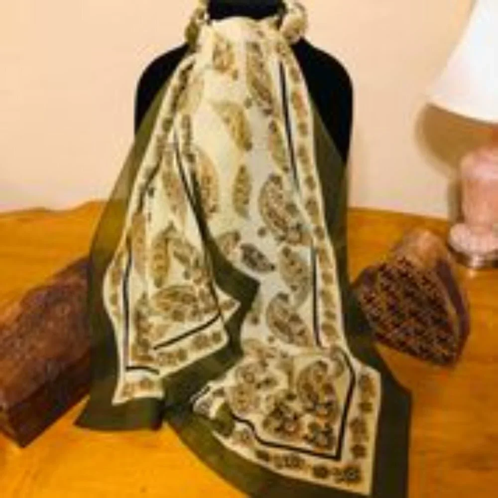 NWT Paisley and Floral Lightweight Scarf